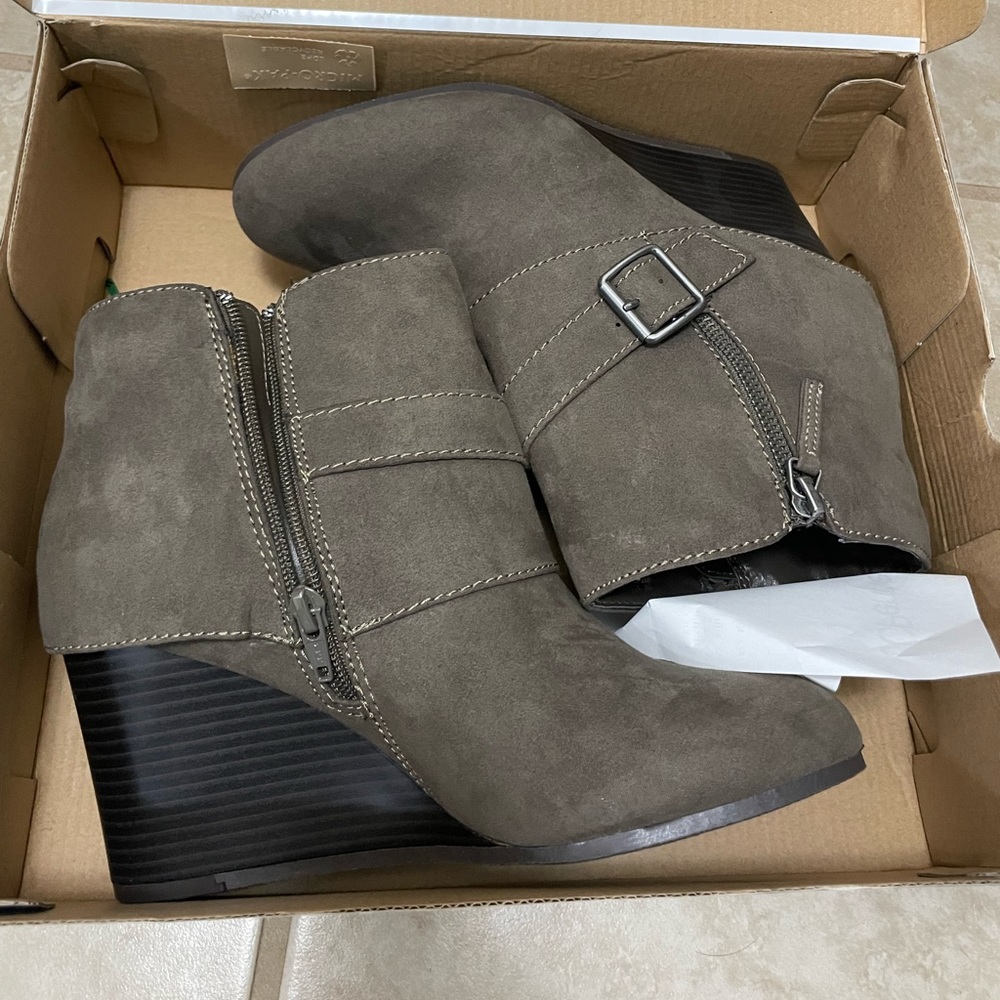 Like New Arizona brand boots, worn once, see pics for details.